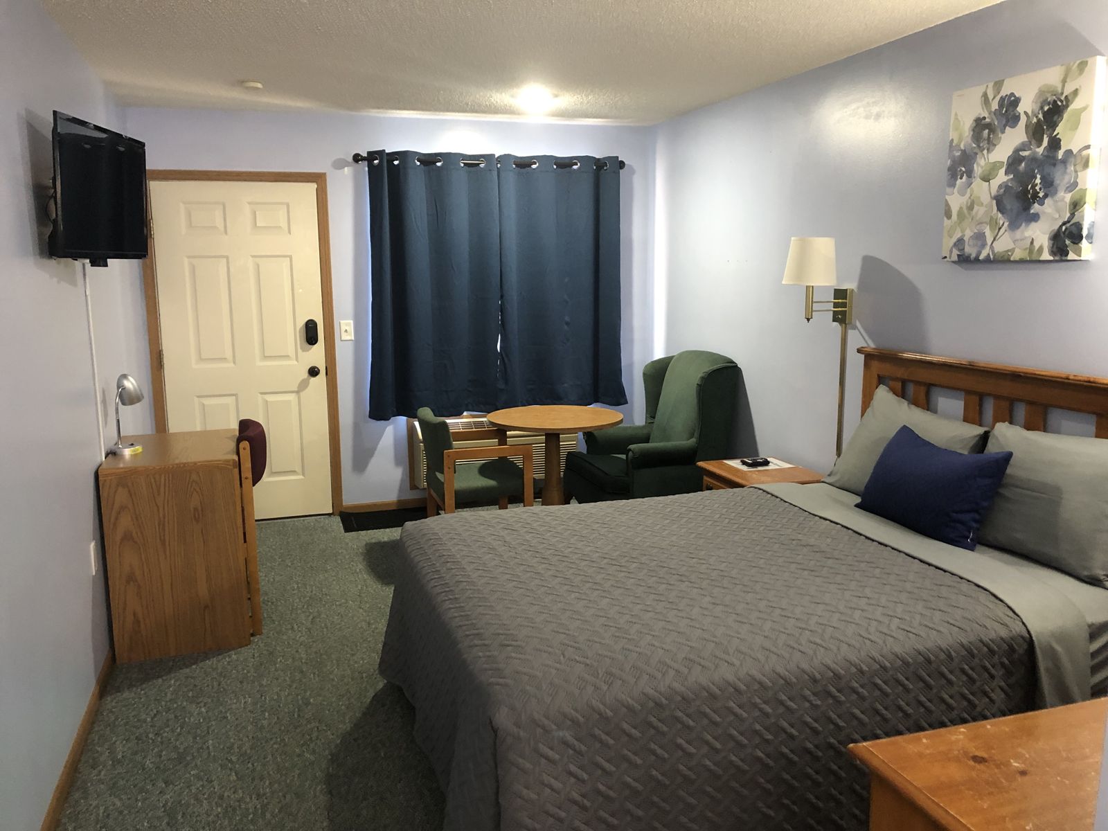 King guest room with a king bed